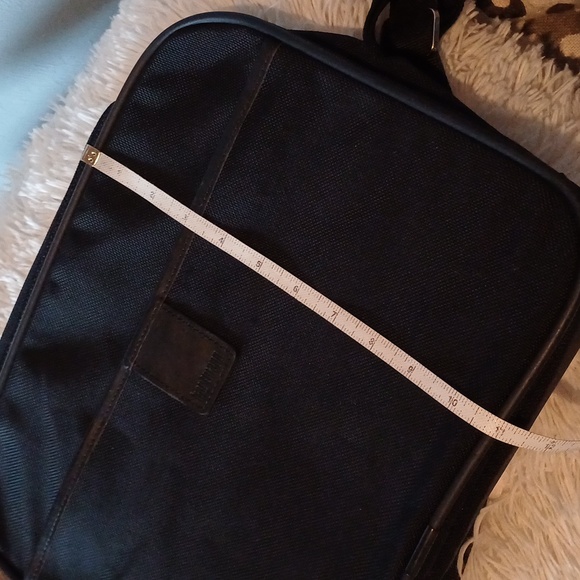 HARTMANN black nylon & leather unisex messenger bag  computer crossbody carryon - Picture 15 of 16
